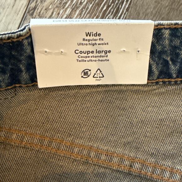 H&M Ultra High Rise Wide Leg Medium Wash Denim Jeans Plus Size 22 Distressed NEW - Picture 3 of 10